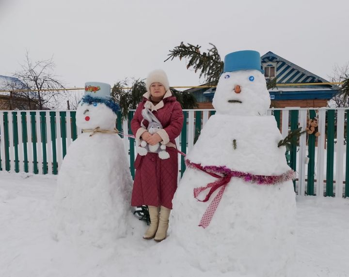 Хадия Рахматуллина из села Аю: «Для нас с мужем Назипом стало традицией каждый год делать снежные фигуры»