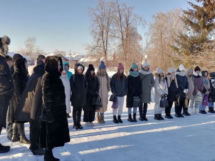 В Мензелинске почтили память Неизвестного солдата