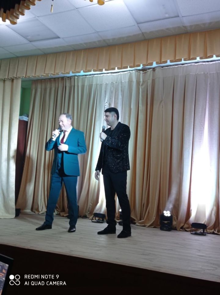 Тулубаевцы посмотрели концерт Руслана Кирамутдинова