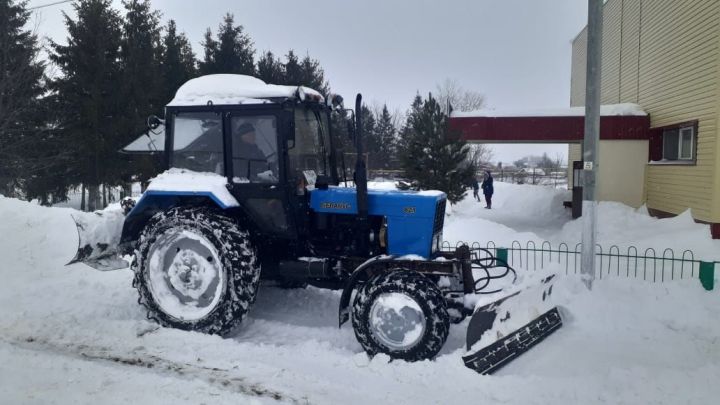 Агрофирма “Аняк” приобрела снегоуборочный агрегат для Иркеняшского сельского поселения