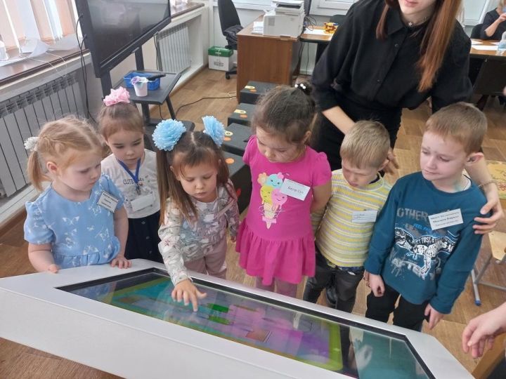 Воспитанники детских садов Мензелинского района показали знания по робототехнике