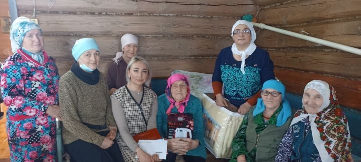 С 90-летним юбилеем поздравили жительницу села Урусово Сабиру Ганиеву
