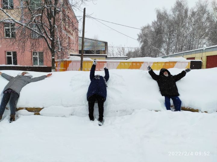 В Мензелинске, в честь Олимпийских игр в Пекине, получатели социальных услуг провели «Веселые старты»