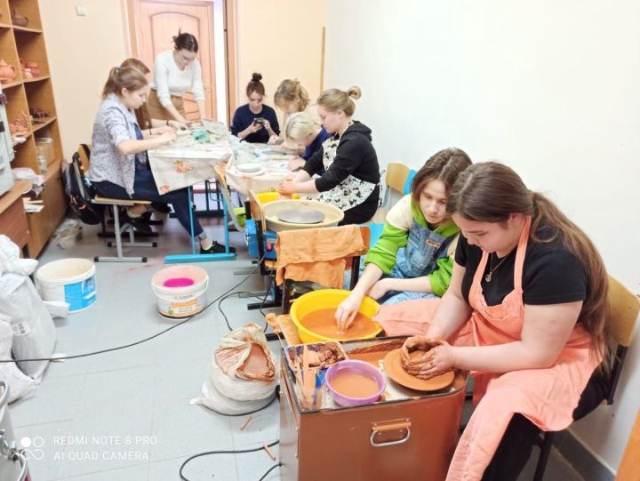 В гончарной мастерской мензелинские дети создают удивительные изделия