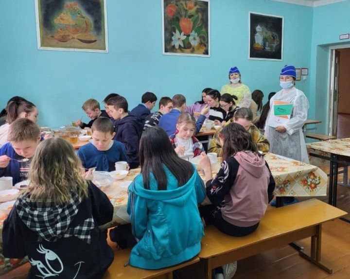 В Урусовской школе мамы проверили, как организовано питание их детей
