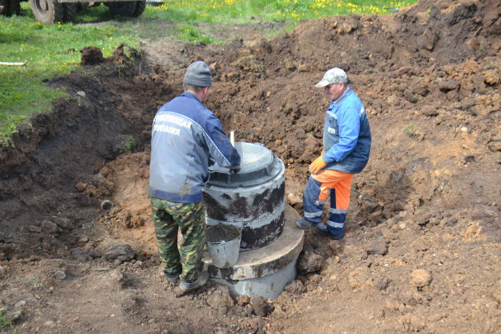 В поселке Юртово Мензелинского района идет работа по строительству инженерных сетей водоотведения