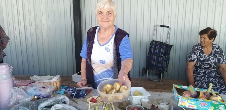 На рынке Мензелинска можно продегустировать и вареную картошку