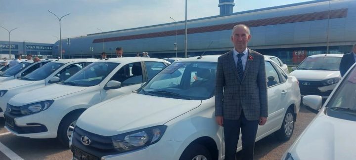 Коноваловское и Кадряковское сельские поселения получили новые автомобили