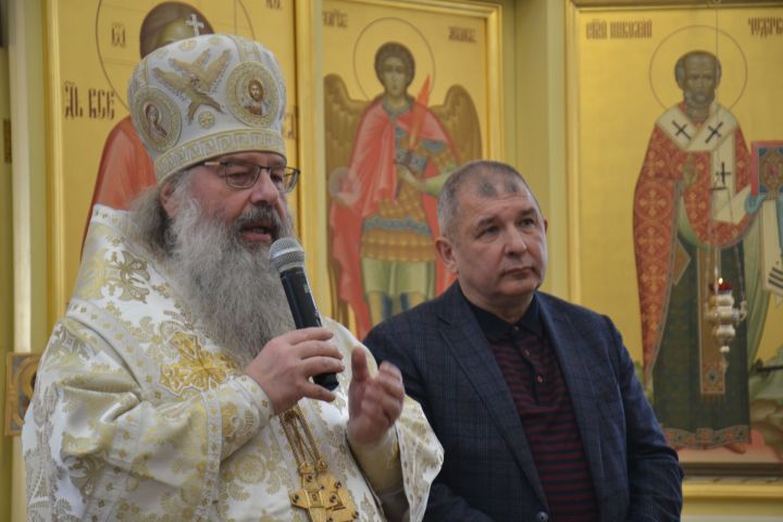 Глава Мензелинского района Айдар Салахов и митрополит Казанский и Татарстанский Кирилл поздравили мензелинских прихожан с праздником Рождество Христово