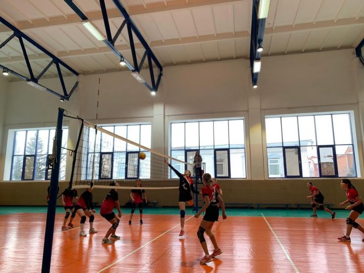 Минзәләдә РФ Спорт министрлыгының 100 еллыгы уңаеннан районара волейбол турниры узды