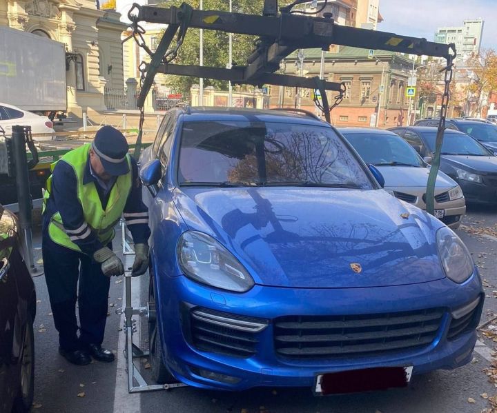 Женщина-водитель лишилась Porsche Cayenne из-за штрафов ПДД
