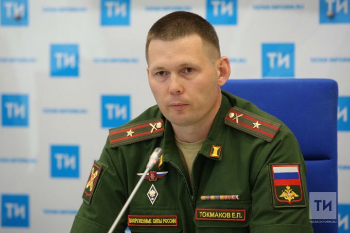 Евгений Токмаков рассказал, где в РТ можно узнать подробности о службе по контракту