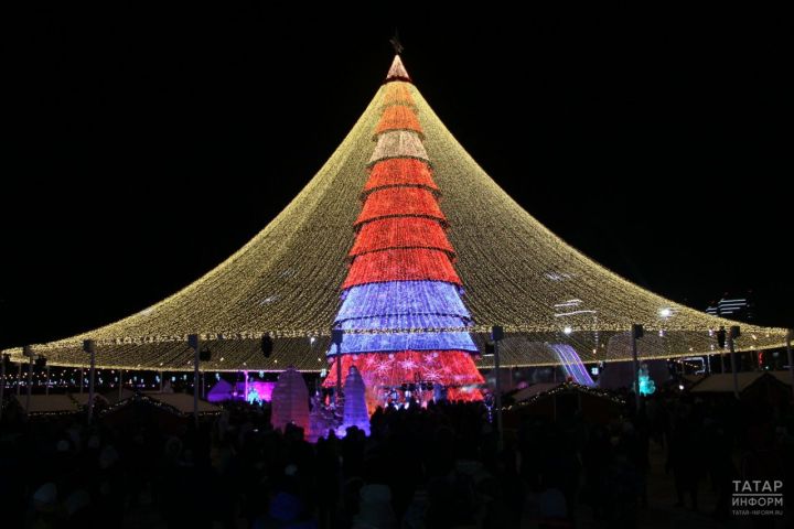 Казань потратит более 15 миллионов рублей на новогоднее оформление и елку у «Чаши»