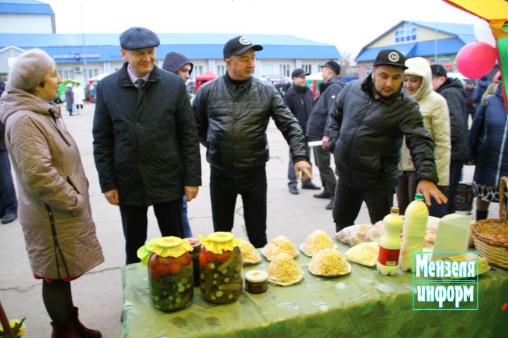 День народного единства в Мензелинске отметили ярмаркой и концертом на открытом воздухе