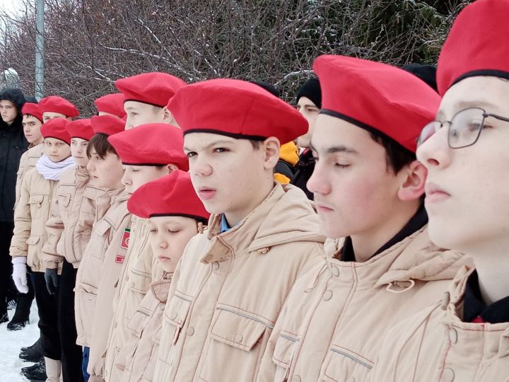 В Мензелинске прошел митинг, посвященный Дню неизвестного солдата