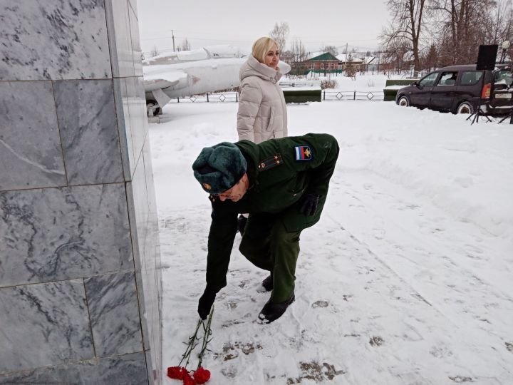 В Мензелинске прошел митинг, посвященный Дню неизвестного солдата