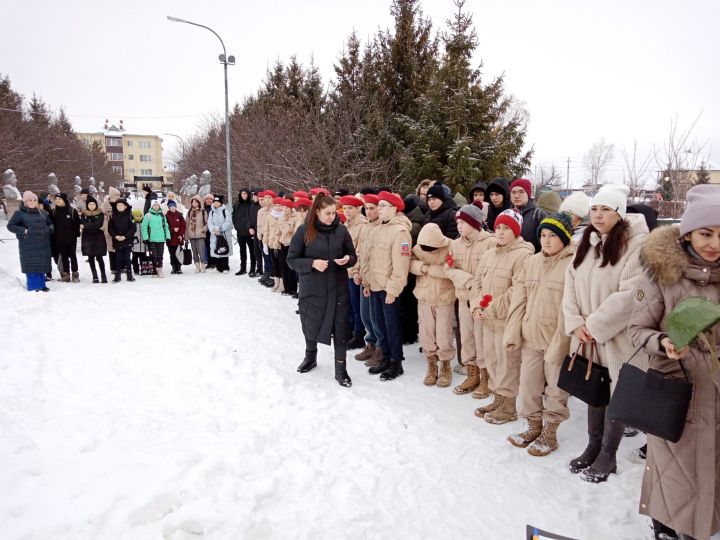 В Мензелинске прошел митинг, посвященный Дню неизвестного солдата