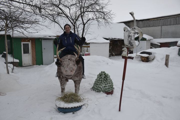 Ханиф Гараев из Мензелинска сделал из снега «лося»