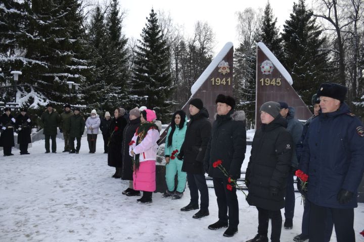 В Мензелинске состоялся митинг в честь Дня работников органов государственной безопасности