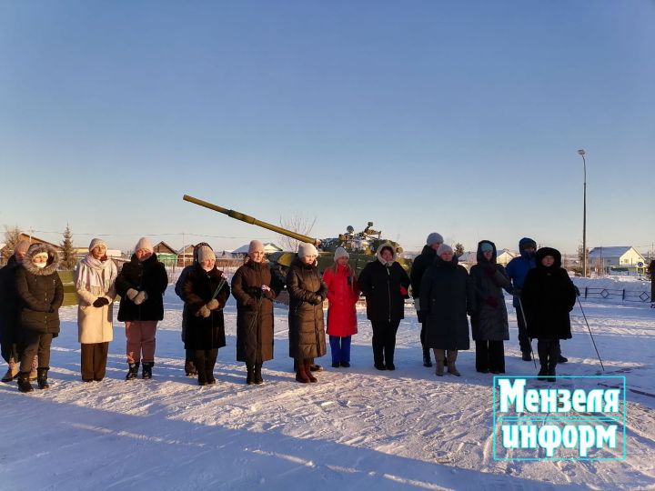 Глава района Айдар Салахов принял участие в митинге посвященном памяти героев-земляков