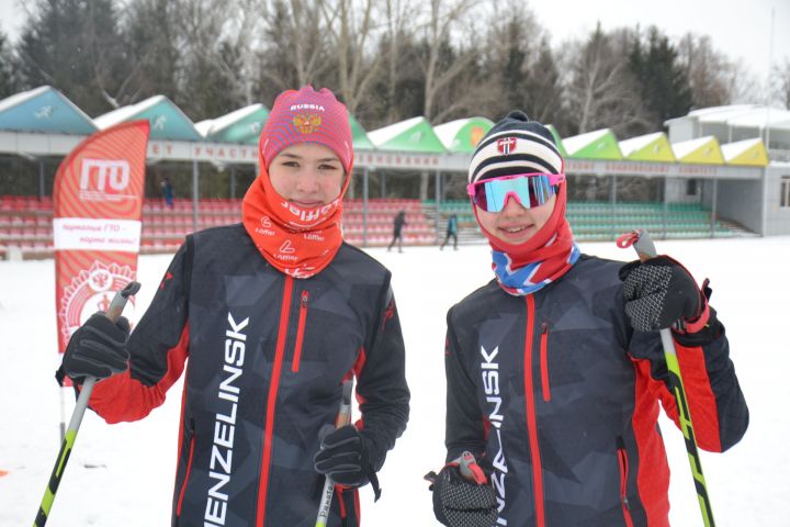 Сборная команда лыжников Мензелинска получила новую форму