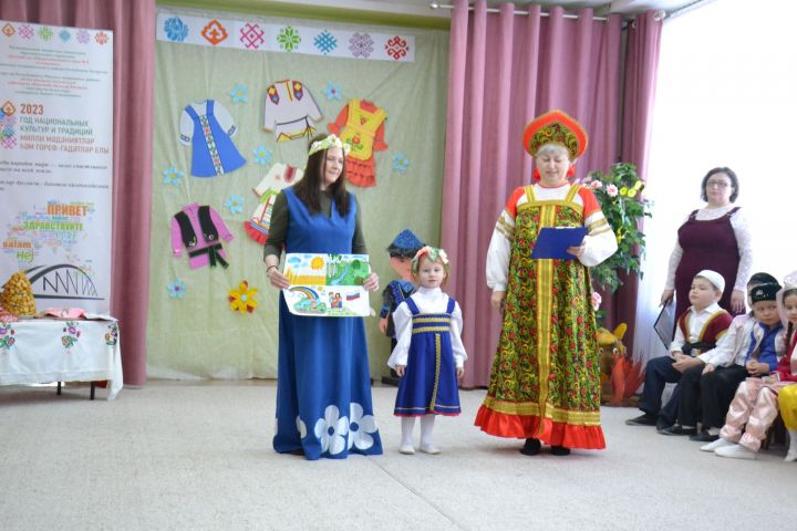 В Мензелинском детском саду № 8 “Солнышко” состоялся фестиваль “Народная мозаика - Fest”