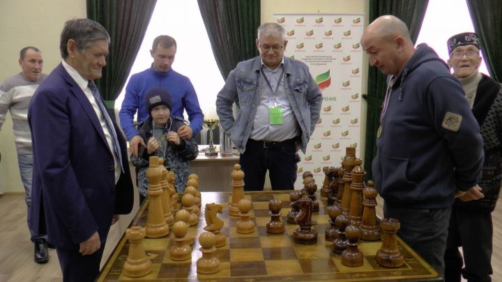 Топасевцы прочно вошли в «Мир шахмат»