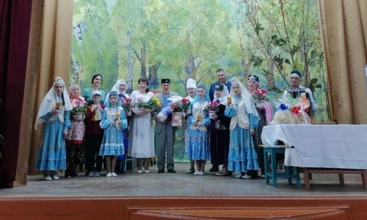 В Аю показали благотворительный спектакль в поддержку участников специальной военной операции