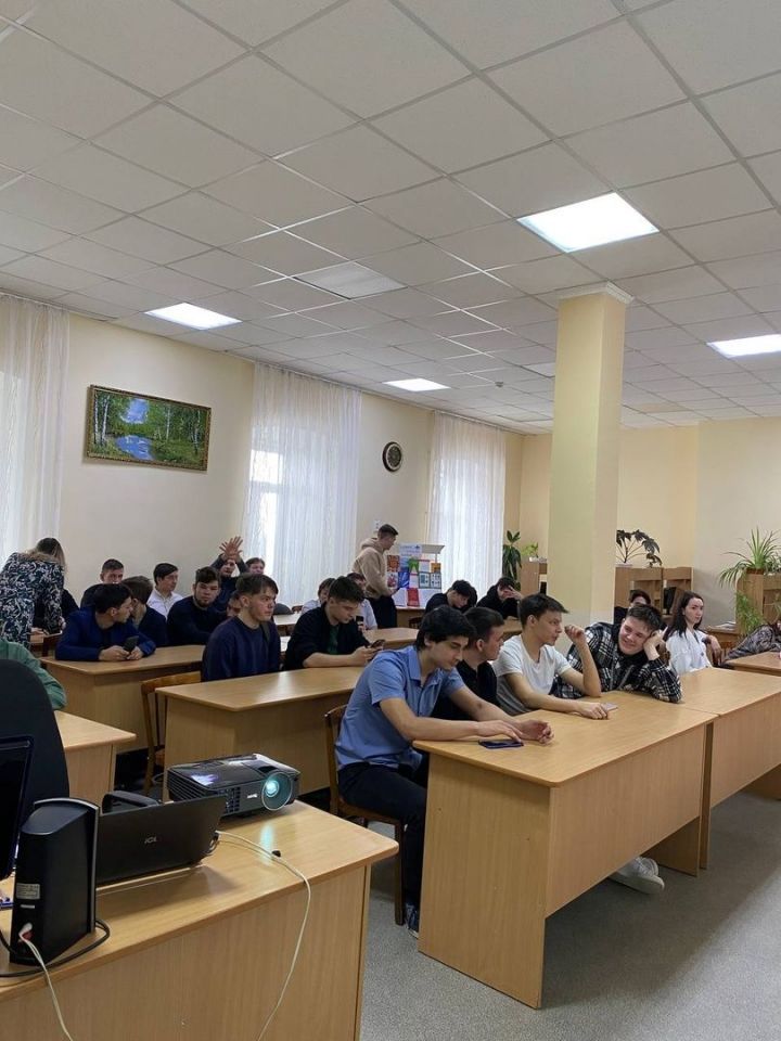 Представители Российских студенческих отрядов встретились с учащимися ссузов Мензелинска