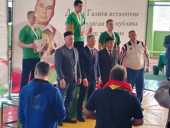 Минзәлә көрәшчеләре Актанышта җиңмәсәләр дә, Түбән Камада призёр булдылар