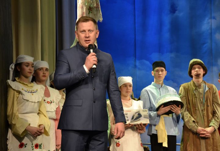 Республиканский фестиваль школьных театров имени Роберта Шаймарданова завершился