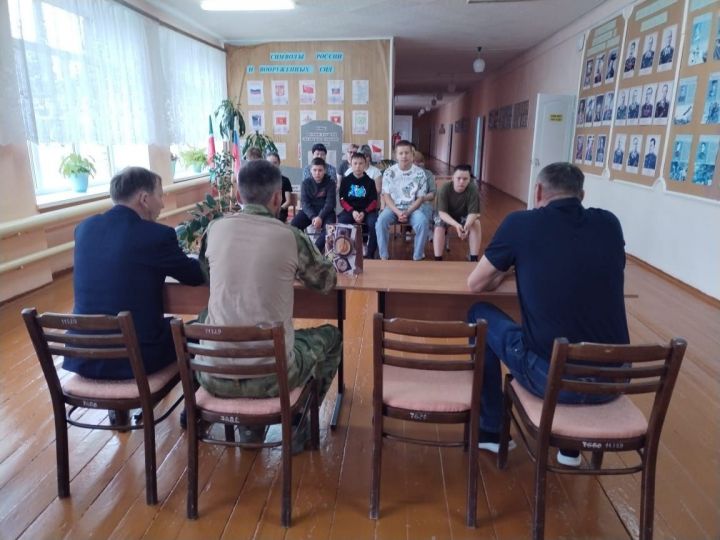 В поселениях Мензелинского района встретились с земляками – участниками специальной военной операции