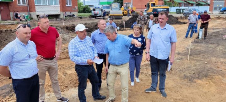 Төзүчеләр хезмәт куйган объектларда җанлылык бар