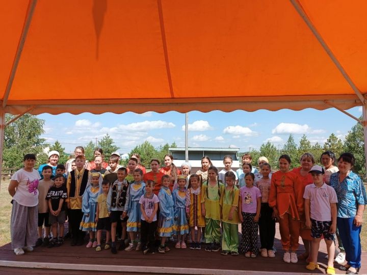 Әтрәкле жирлегендә балаларны яклау көнен Милли мәдәниятләр һәм гореф-гадәтләр елына багышлап үткәрделәр