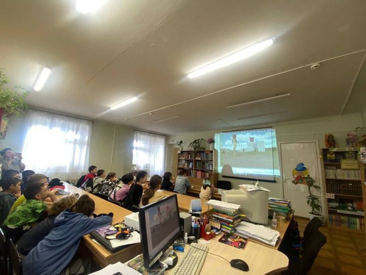 В рамках летних школьных каникул автоинспекторы Татарстана проводятся занятия по безопасности дорожного движения в пришкольных лагерях