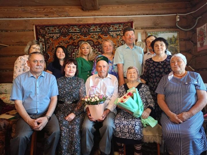 Семья Сафиуллиных из села Гулюково отмечает 65-летие совместной жизни