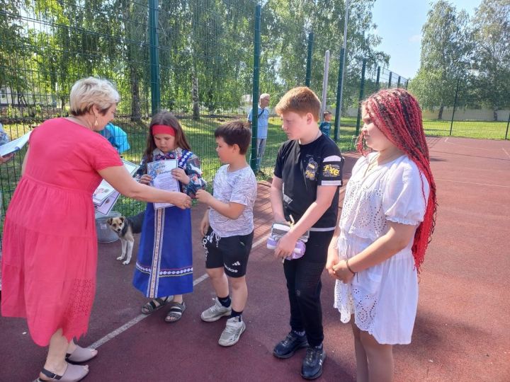 Егор Юнзель принял участие в детском Сабантуе в селе Коноваловка в качестве судьи