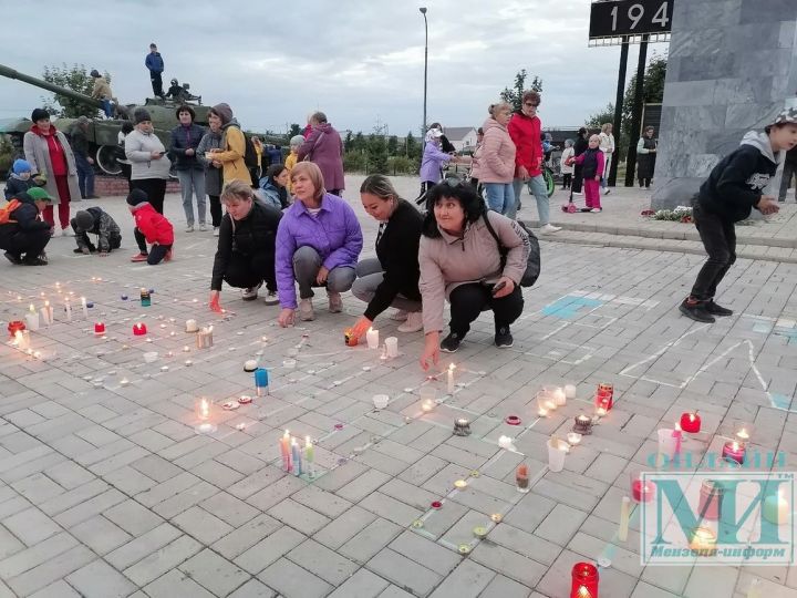 Мензелинцы присоединились к патриотической акции «Свеча памяти»