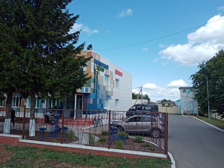 Территорию молодежного центра «Ялкын» украсили ростовые буквы с названием учреждения