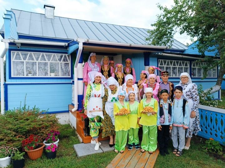 «Мөшеге чишмәләре» побывали в гостях в родной деревне Минтимера Шаймиева
