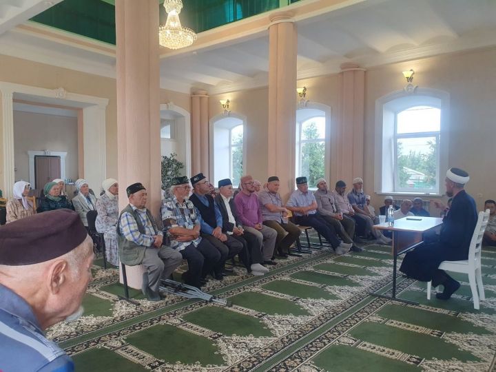 Имам-хатыб Апанаевской мечети Казани провел для мензелинских мусульман вечера проповедей