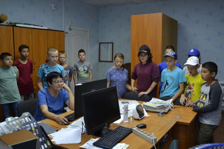 Дети, отдыхающие в лагере «Полянка», побывали на экскурсии в филиале «Мензеля-информ»