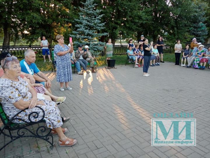 На одном дыхании прошёл концерт, под названием «Любимые мелодии» в парке Нефтяников