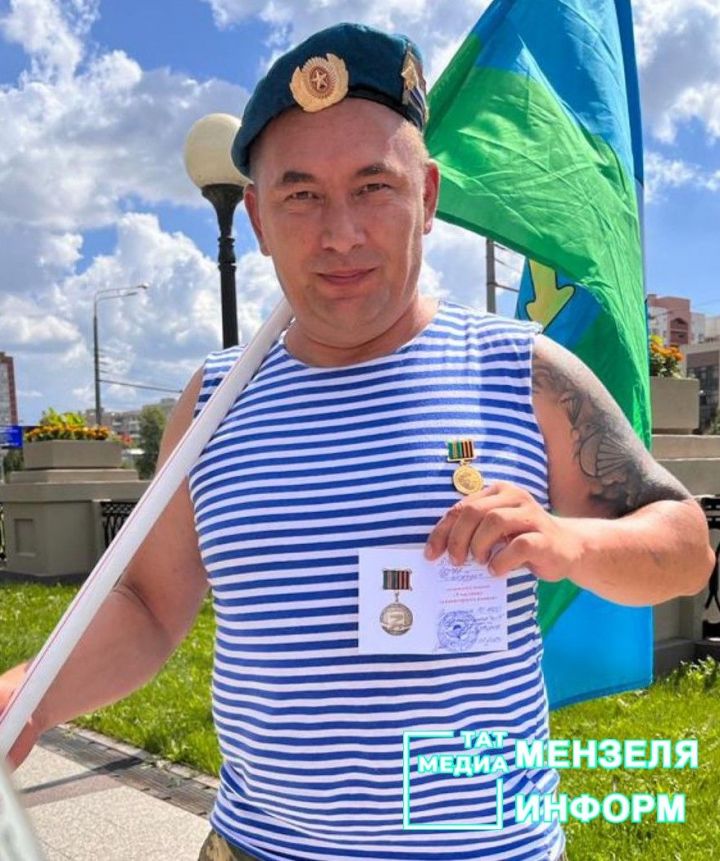 Наш земляк Эдуард Ягафаров удостоился награды в День десантника