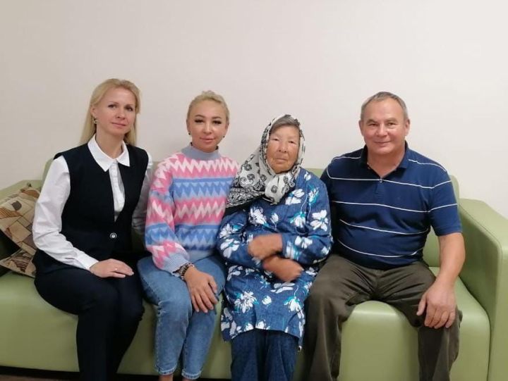 Родственники и земляки навестили Салису Гараеву