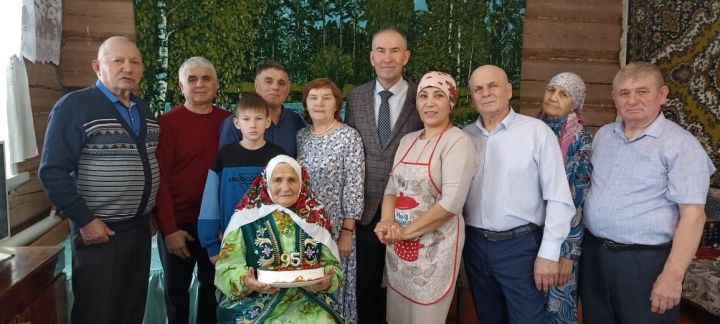 Жительнице села Ямаково Мусаллии Валеевой исполнилось 95 лет