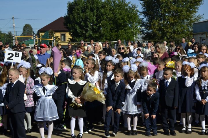 Мензелинские школьники вышли на осенние каникулы