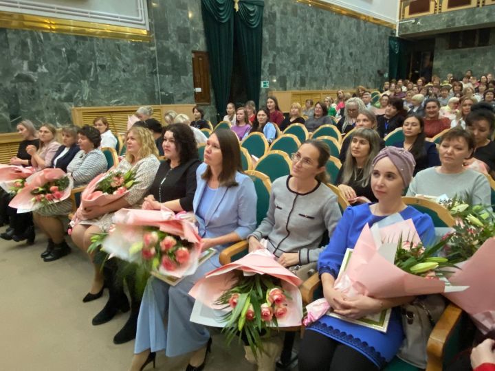 В Мензелинске поздравили финансистов, бухгалтеров и экономистов