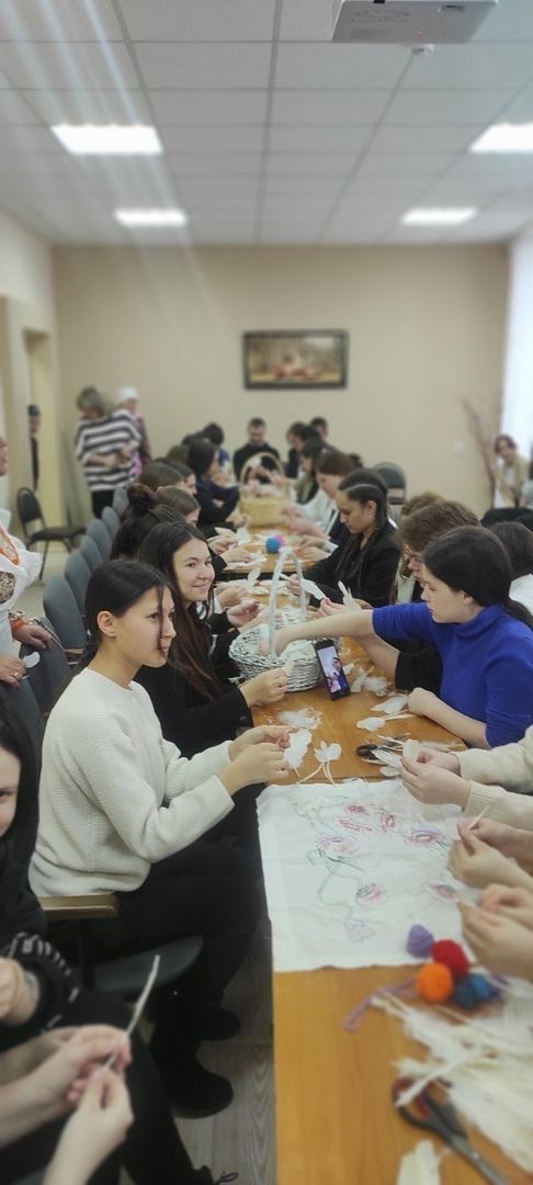 Отделение Всемирного конгресса татар и «Мошеге чишмэлэре» показали мензелинским студентам древний обрядовый праздник