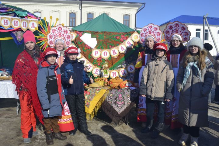 Мензелинцы весело отпраздновали Масленицу